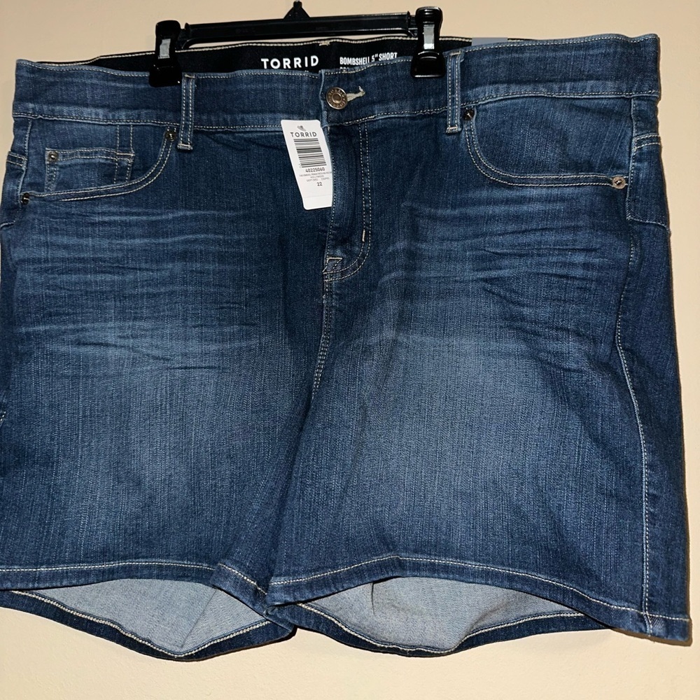 Torrid Bombshell High Rise 5” Denim Shorts Size 22 Premium Stretch Plus Size - Picture 4 of 6